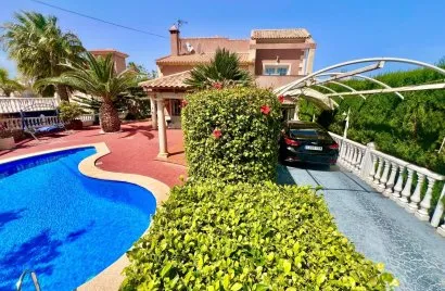 Villa de 3 dormitorios en Torrevieja, Spain No. 1486