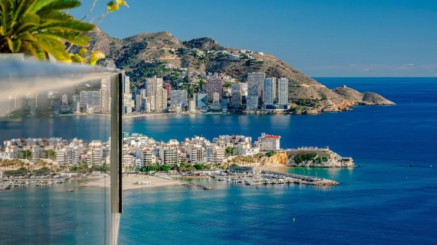 Apartamento de 3 dormitorios en Benidorm, España No. 2019