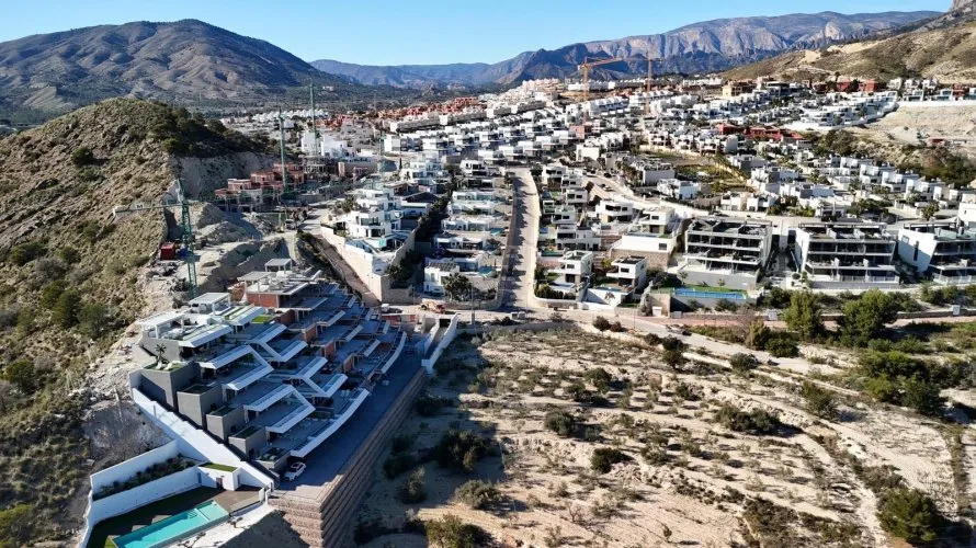 Apartamento de 2 dormitorios en Finestrat, España No. 2257 № 2