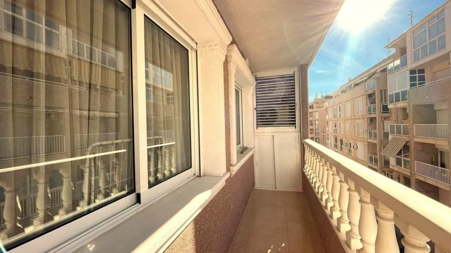 Apartamento de 3 dormitorios en Torrevieja, España No. 2635 № 4