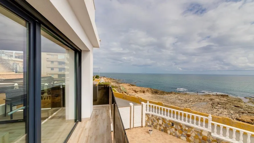 Villa de 4 dormitorios en Torrevieja, España No. 1814 № 4