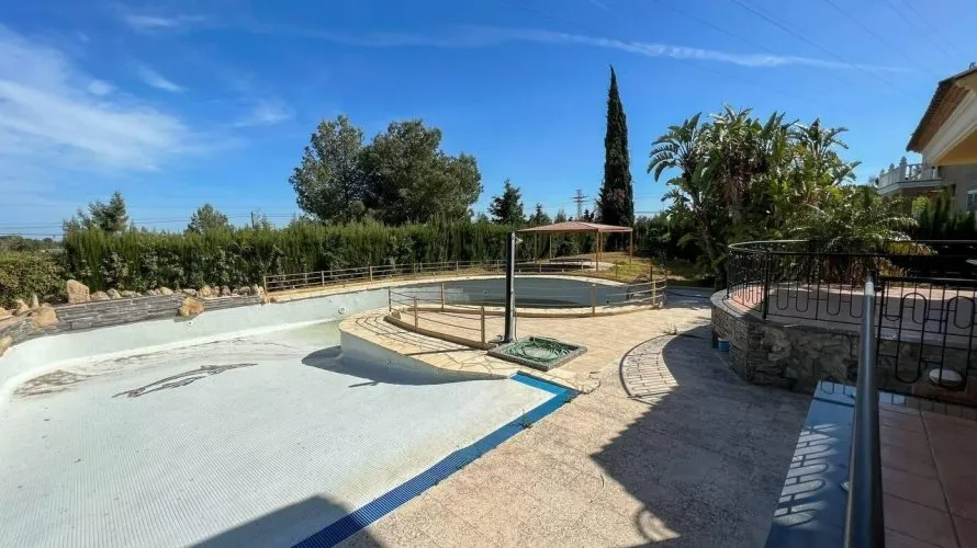 Apartamento de 4 dormitorios en Manises, España No. 2482 № 4