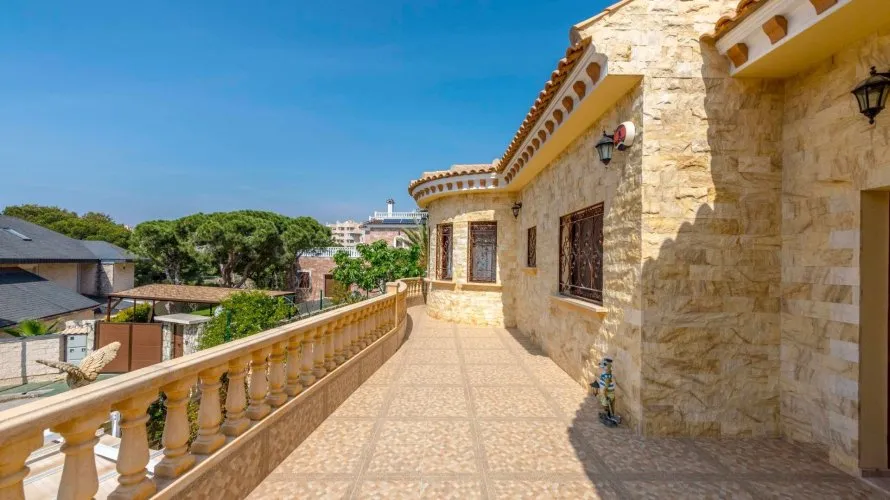 Villa de 4 dormitorios en Campoamor, España No. 2646 № 4