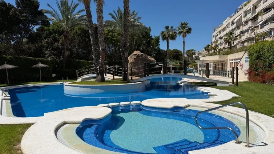 Apartamento de 2 dormitorios en Alicante, España No. 2465 № 25