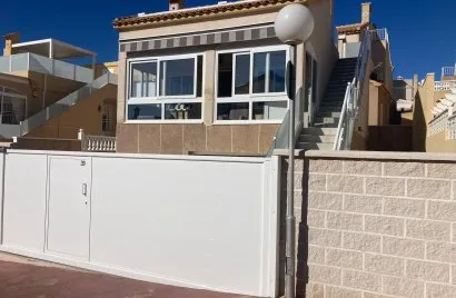 Сasa de 2 dormitorios en La Florida, España No. 2470