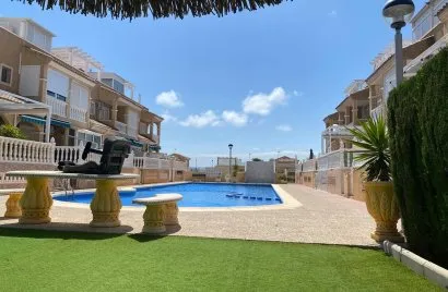 Сasa de 3 dormitorios en Torrevieja, España No. 2407