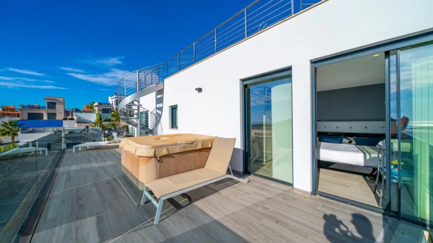 Villa de 4 dormitorios en Finestrat, España No. 2479 № 5