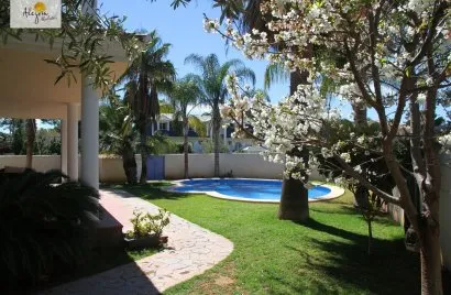 Apartamento de 4 dormitorios en L'Eliana, España No. 2481