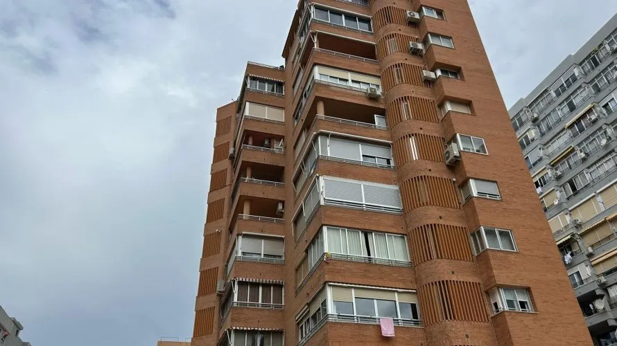 Apartamento de 2 dormitorios en Benidorm, España No. 2072