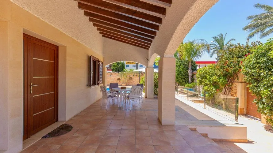 Villa de 4 dormitorios en Alicante, España No. 2086 № 24