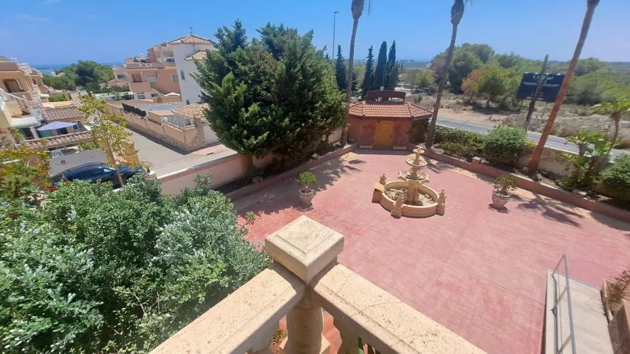 Propiedad comercial de 871m² en La Zenia, España No. 1459 № 8