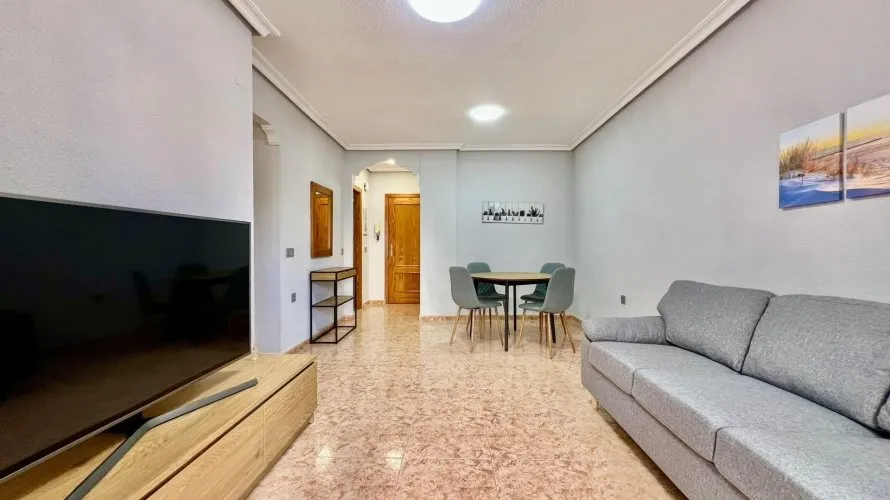 Apartamento de 2 dormitorios en Torrevieja, España No. 2438 № 9