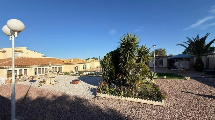 Villa de 4 dormitorios en Villamartin, España No. 2373 № 3