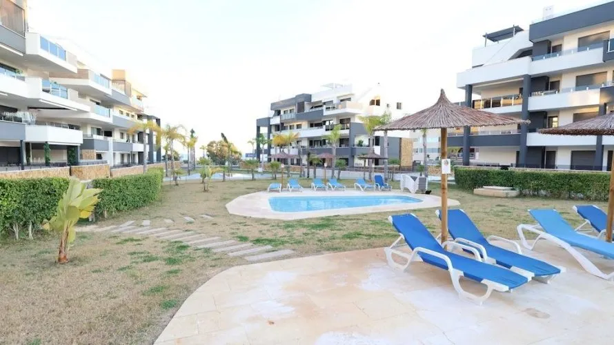 Apartamento de 2 dormitorios en Torrevieja, España No. 2596 № 25