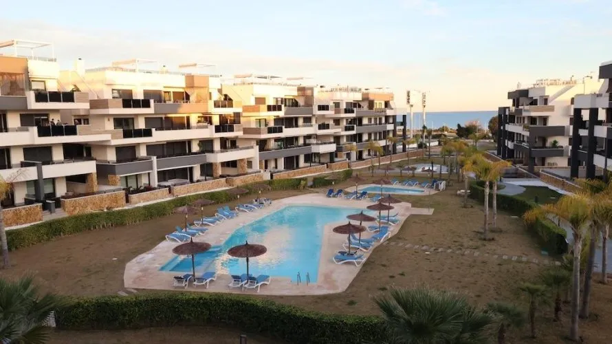 Apartamento de 2 dormitorios en Torrevieja, España No. 2596 № 20