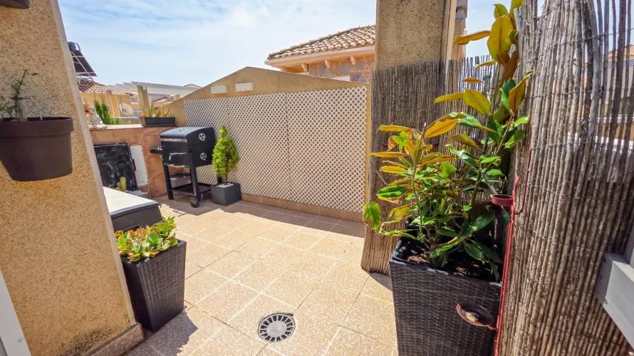 Apartamento de 70m² en Los Balcones, España No. 2473 № 2