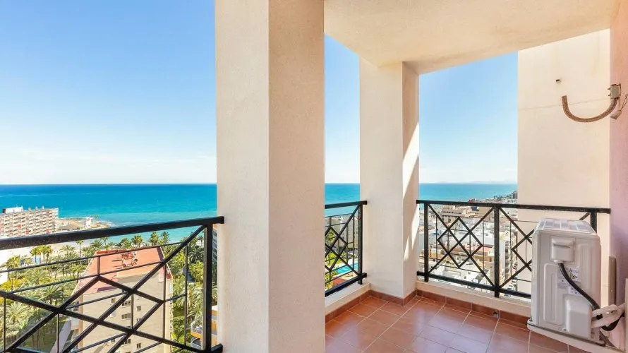 Apartamento de 2 dormitorios en Torrevieja, España No. 2357 № 1