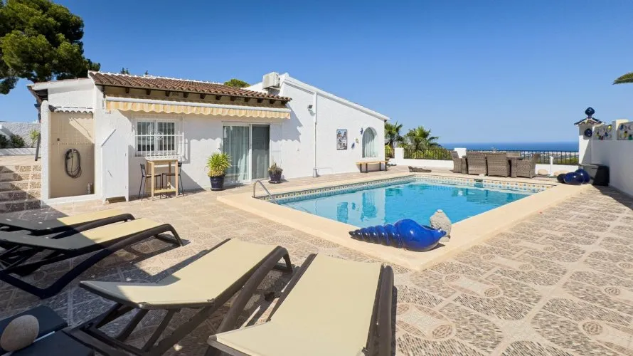 Villa de 3 dormitorios en La Nucia, España No. 2613