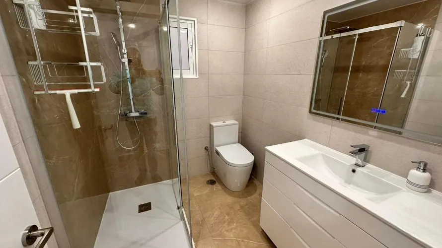 Apartamento de 3 dormitorios en Torrevieja, España No. 1784 № 28