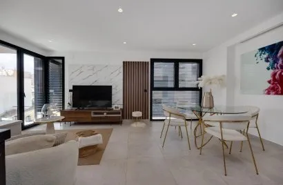 Apartamento de 3 dormitorios en Torrevieja, España No. 2695