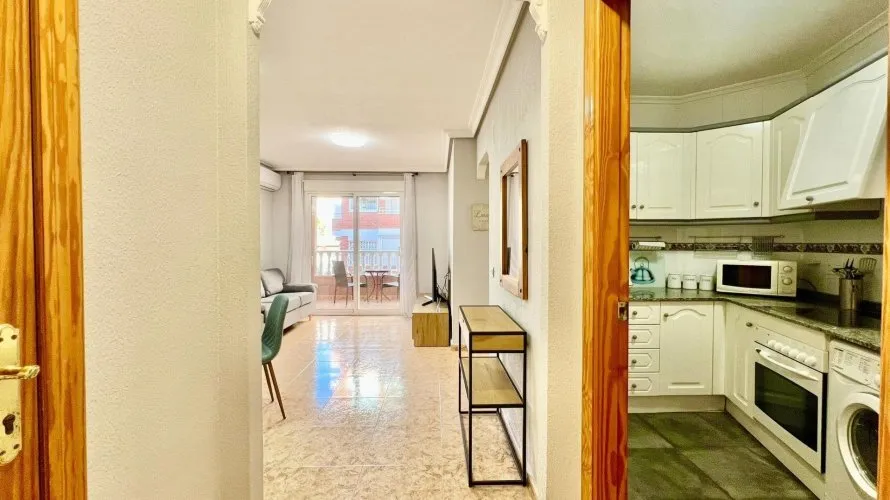 Apartamento de 2 dormitorios en Torrevieja, España No. 2438 № 22