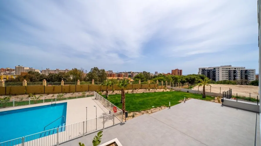 Apartamento de 3 dormitorios en Alicante, España No. 2615 № 11