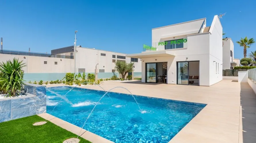 Villa de 3 dormitorios en Campoamor, España No. 1965