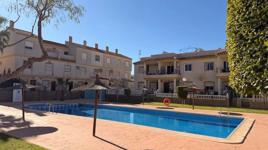 Bungalow de 2 dormitorios en Campoamor, España No. 2988 № 3