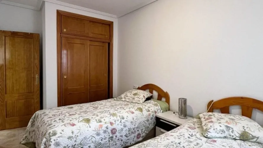 Apartamento de 1 dormitorio en Torrevieja, España No. 3088 № 1