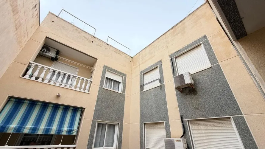 Apartamento de 1 dormitorio en Torrevieja, España No. 3001 № 3