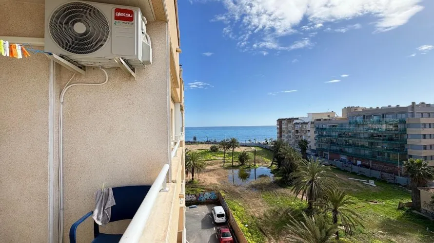 Apartamento de 2 dormitorios en Torrevieja, España No. 3002