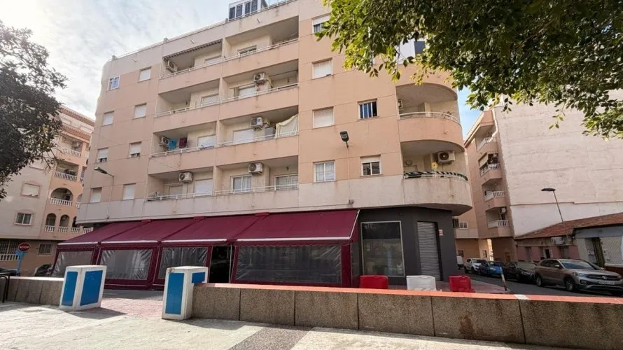 Apartamento de 3 dormitorios en Torrevieja, España No. 3037