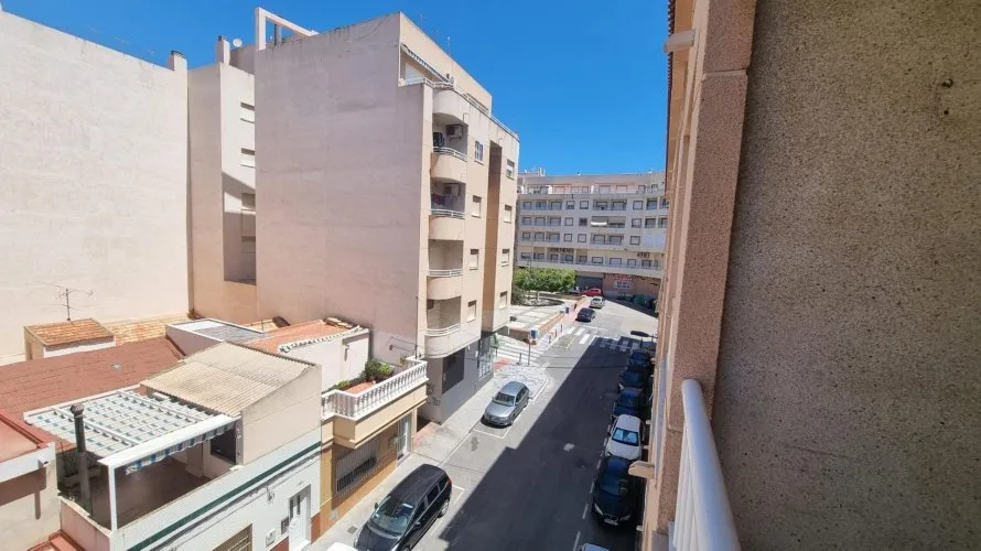 Apartamento de 2 dormitorios en Torrevieja, España No. 3068 № 2