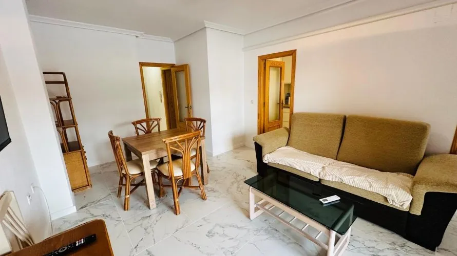 Apartamento de 2 dormitorios en Torrevieja, España No. 2956 № 1