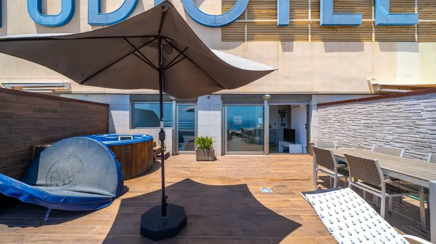 Ático de 2 dormitorios en Alicante, España No. 2739 № 2