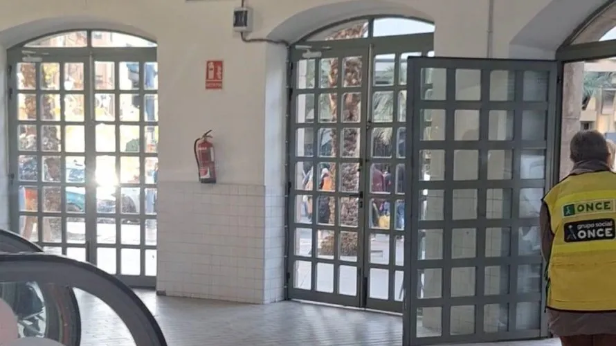 Propiedad comercial de 19m² en Alicante, España No. 2997 № 7