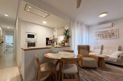 Apartamento de 3 dormitorios en Torrevieja, España No. 3037