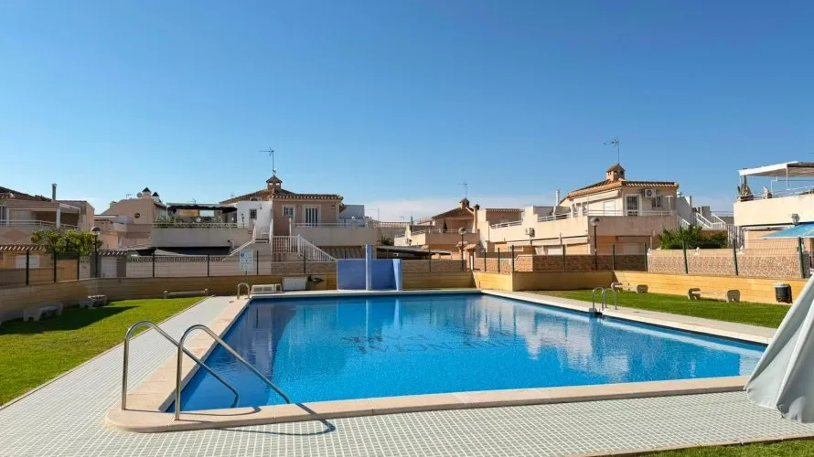 Сasa de 3 dormitorios en Torrevieja, España No. 2820 № 28