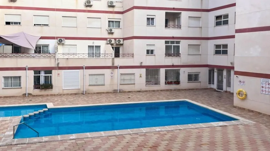 Apartamento de 1 dormitorio en Torrevieja, España No. 3088 № 2