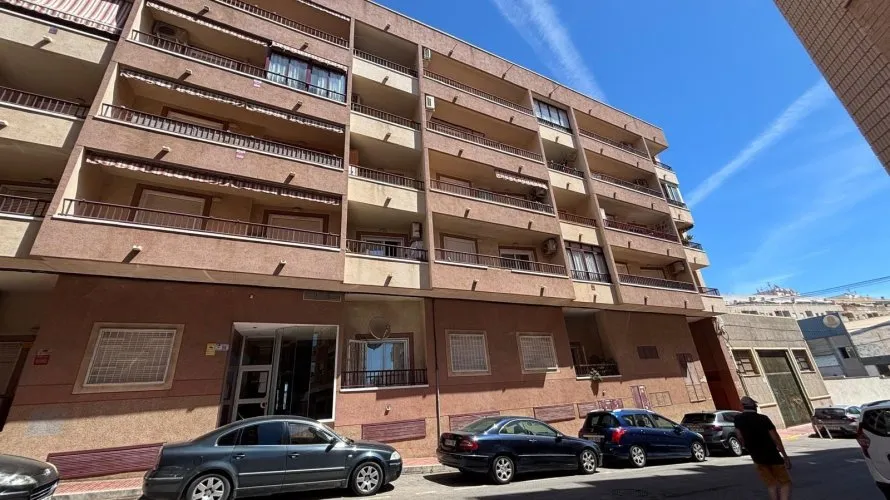 Apartamento de 2 dormitorios en Torrevieja, España No. 3067