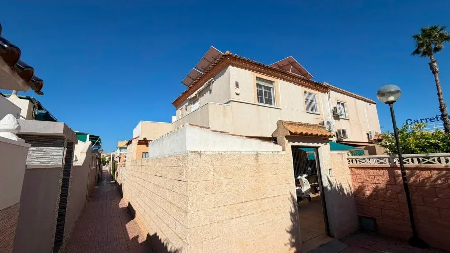 Сasa de 3 dormitorios en Torrevieja, España No. 2820 № 27