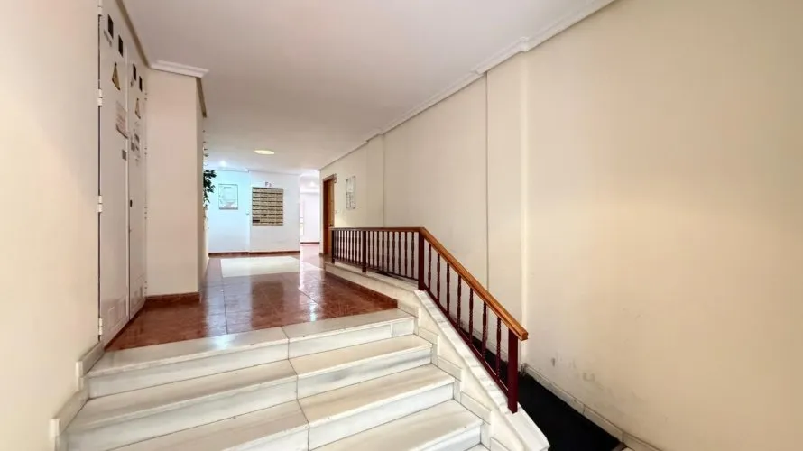 Apartamento de 1 dormitorio en Torrevieja, España No. 3001 № 1