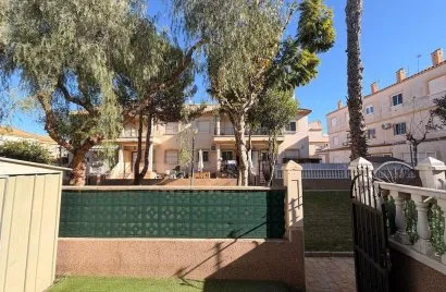 Bungalow de 2 dormitorios en Campoamor, España No. 2988