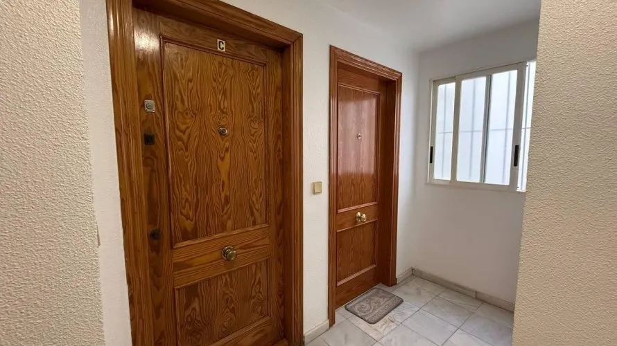 Apartamento de 2 dormitorios en Torrevieja, España No. 2975 № 1
