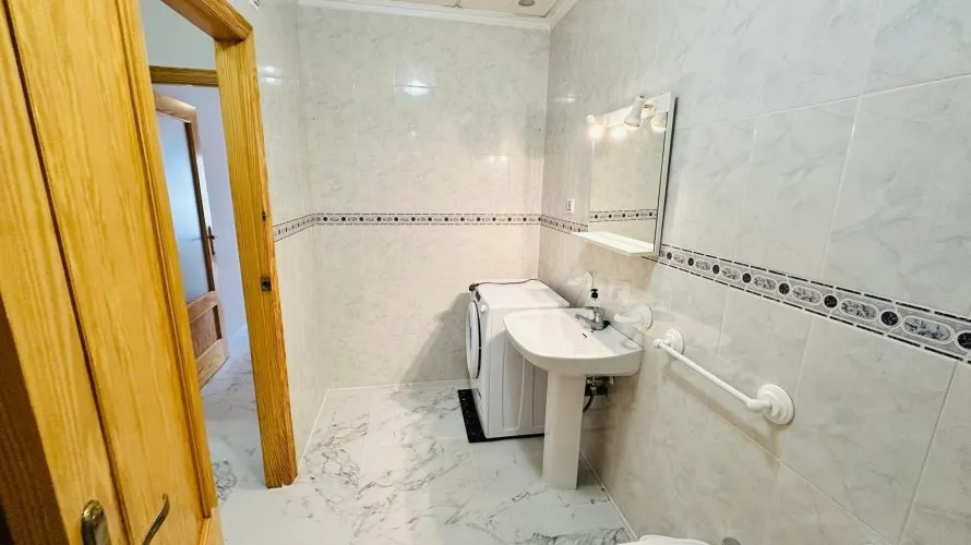 Apartamento de 2 dormitorios en Torrevieja, España No. 2956 № 9