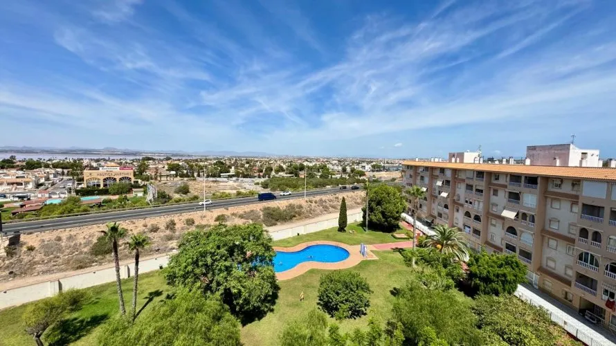 Ático de 2 dormitorios en Torrevieja, España No. 2962 № 2