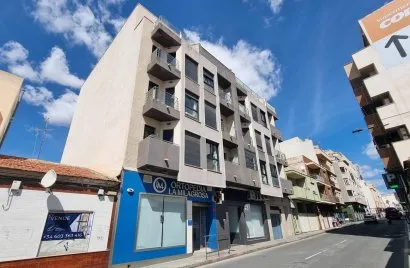 Apartamento de 2 dormitorios en Torrevieja, España No. 2945