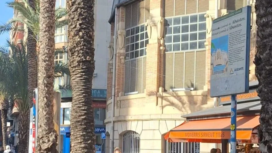 Propiedad comercial de 19m² en Alicante, España No. 2997