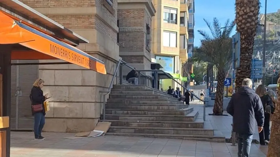 Propiedad comercial de 19m² en Alicante, España No. 2997 № 5