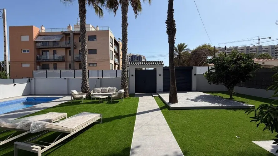 Villa de 4 dormitorios en Torrevieja, España No. 3232 № 7